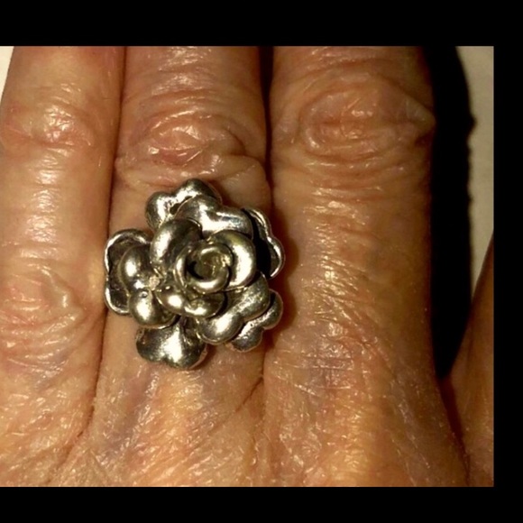 ROSE STERLING SILVER RING  .925 STAMPED ROSE IS 3/4” DIMENSIONAL AROUND SIZE 6 - Picture 6 of 14